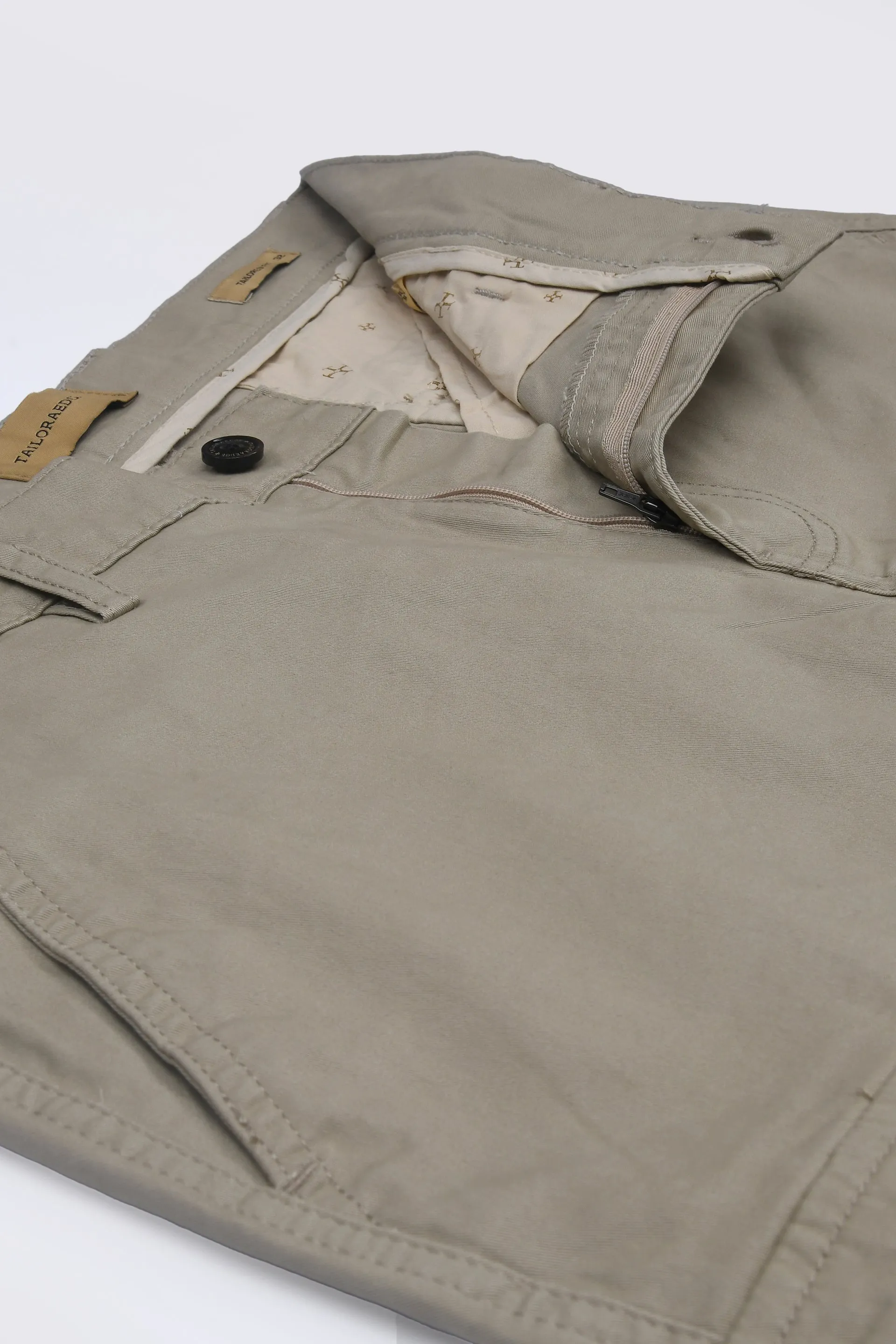 ELEVATED TWILL TAILORED CARGO PANTS IN BEIGE