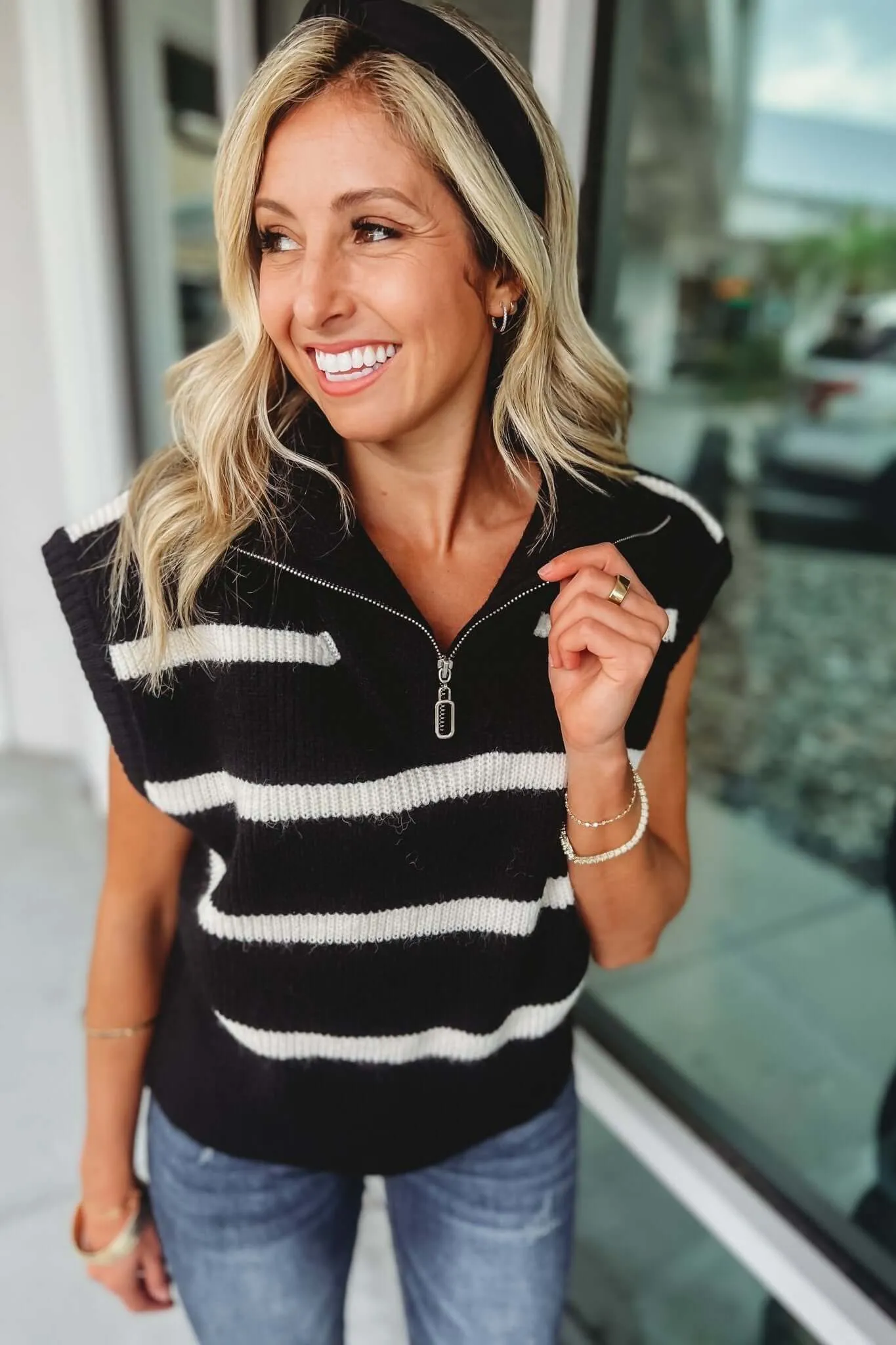 SIZE L - Timeless Style Black Striped Sweater Vest