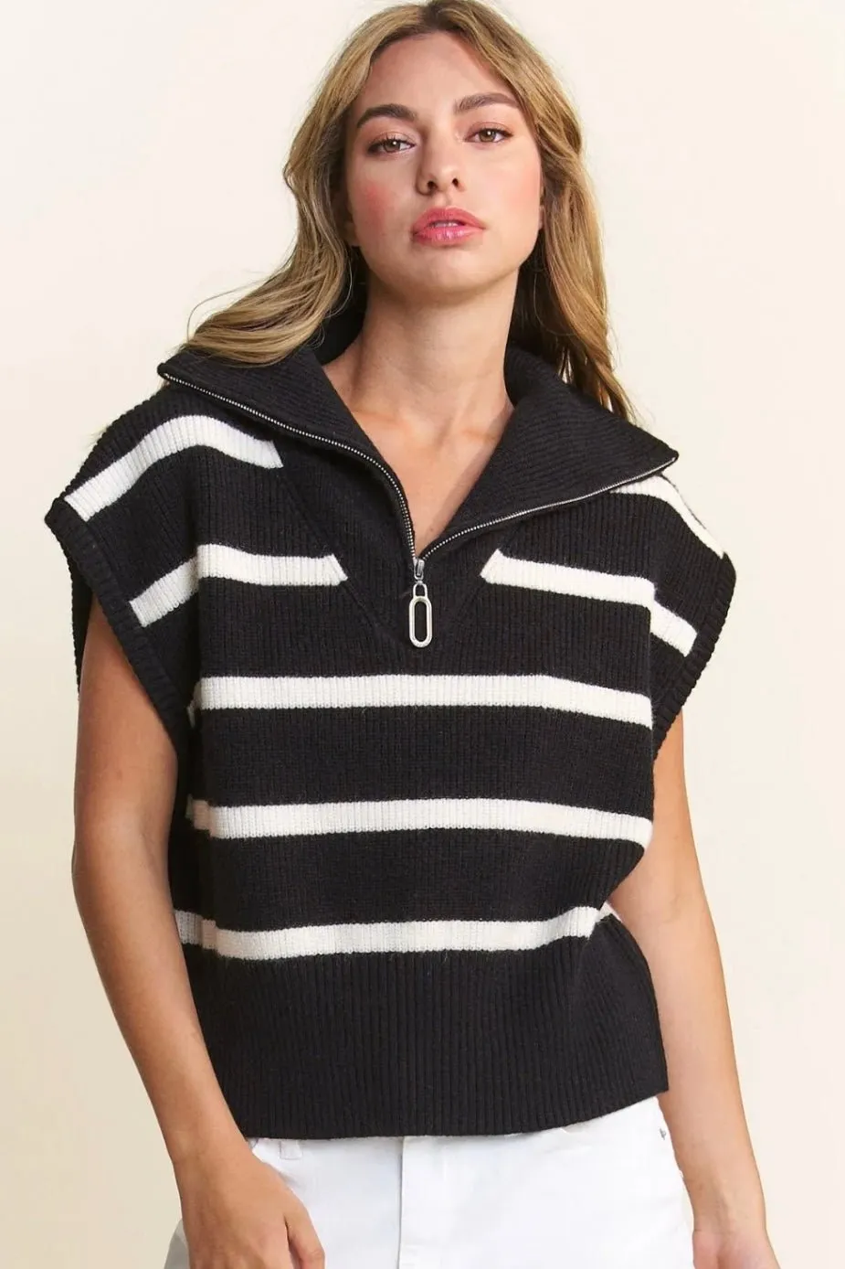 SIZE L - Timeless Style Black Striped Sweater Vest
