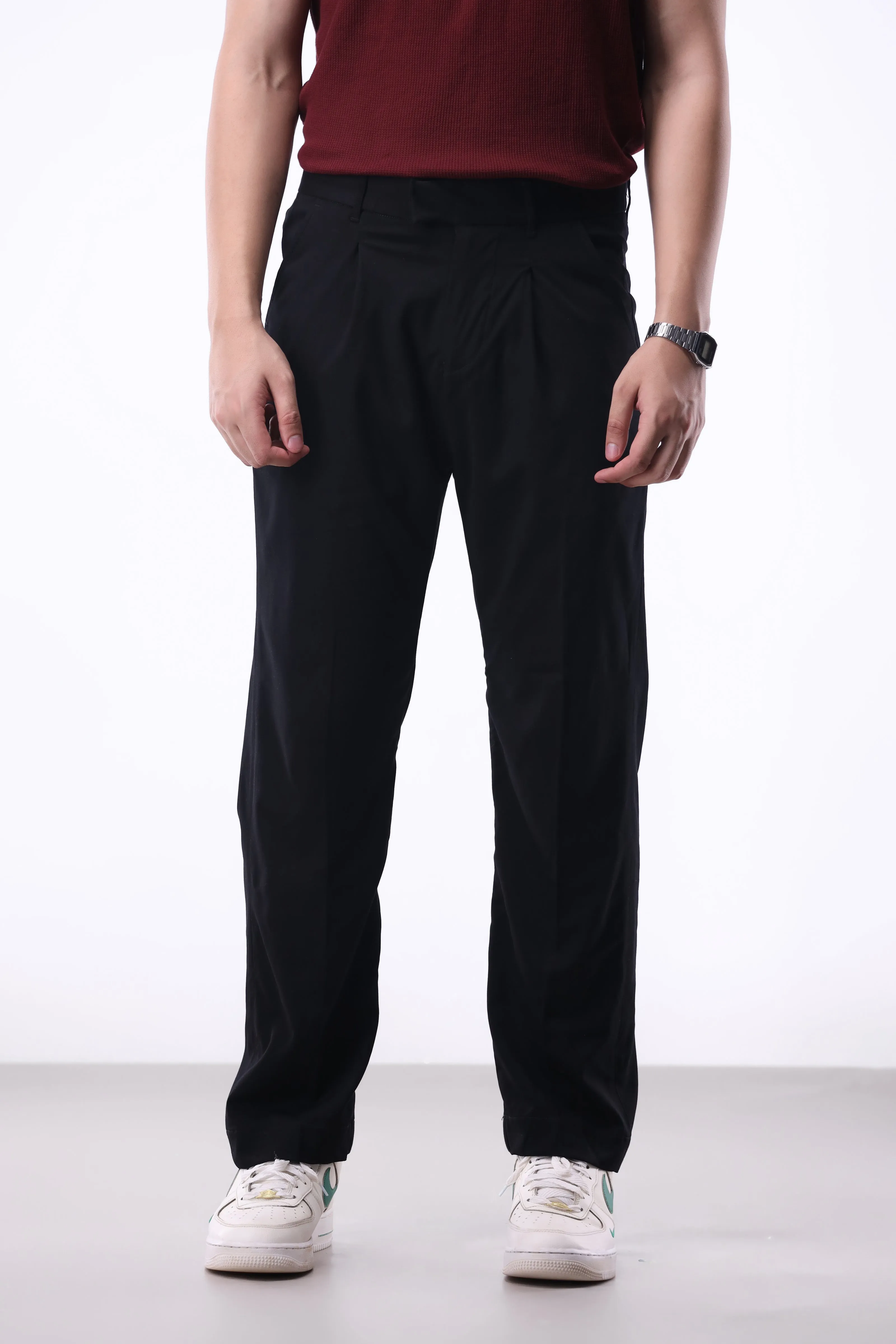 Tailored Pleated Pants in Black