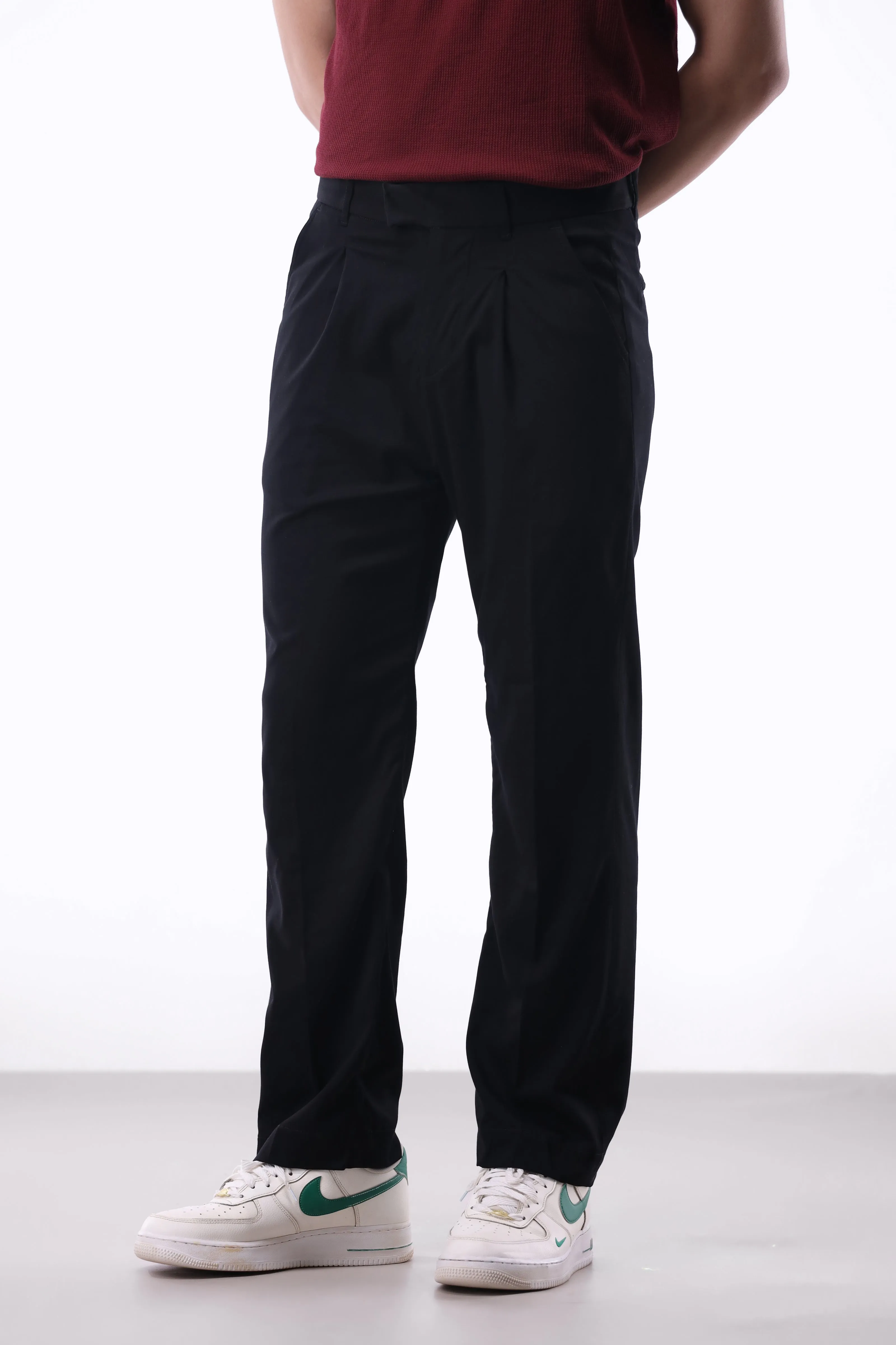 Tailored Pleated Pants in Black